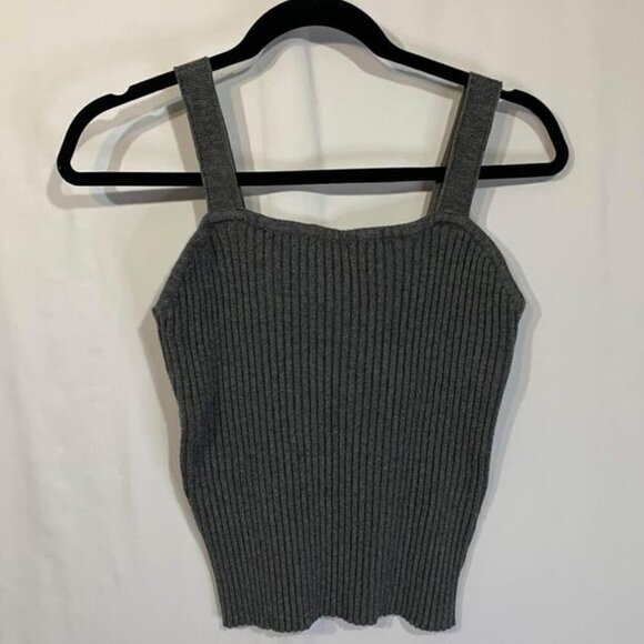 𝅺WOMAN’S knit charcoal gray crop top. Sleeveless. Cozy and soft. Size medium. - Picture 1 of 6